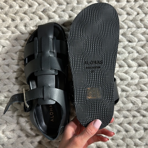 Alohas Backbone Black Leather Sandals - Picture 7 of 7